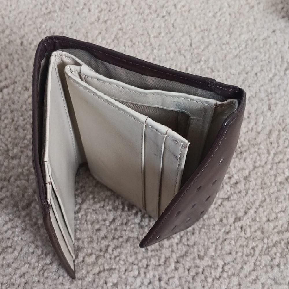 LEVENGER Brown Leather Wallet